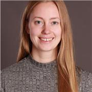 Motivierte Englischlehrerin mit kreativen Lehrmethoden und internationaler Erfahrung